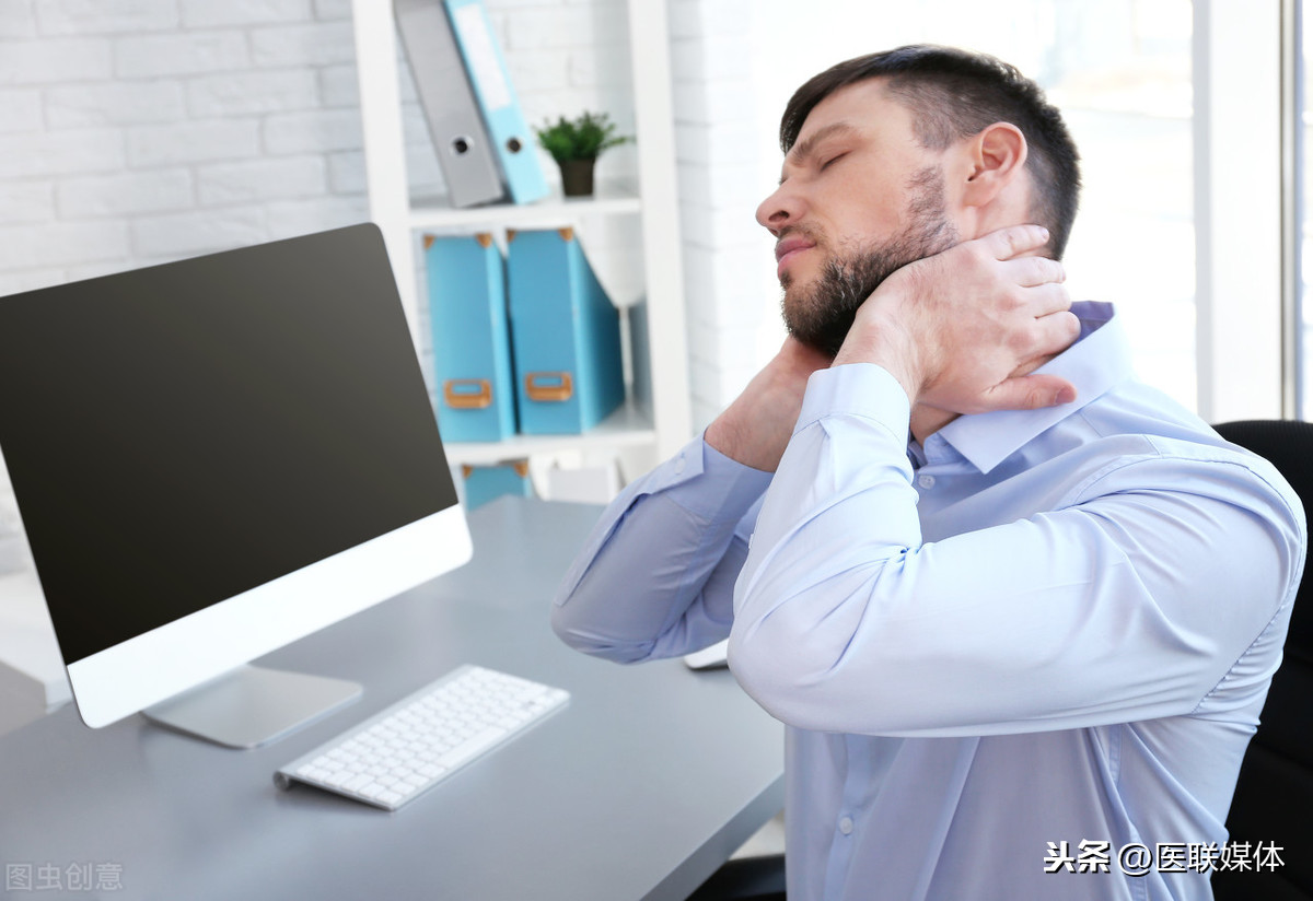脖子痛怎么办？“传授”4个改善方法，或能让脖子轻松活动