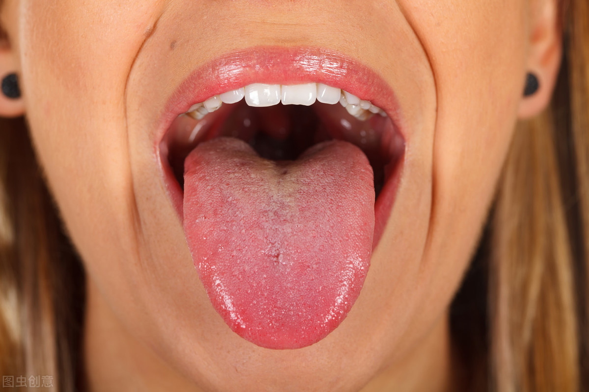 舌头发白是什么原因（舌头发白怎么解决） | 说明书网