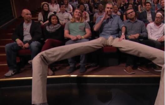 世界上腿最长的人：丹尼尔，腿长两米无法正常行走