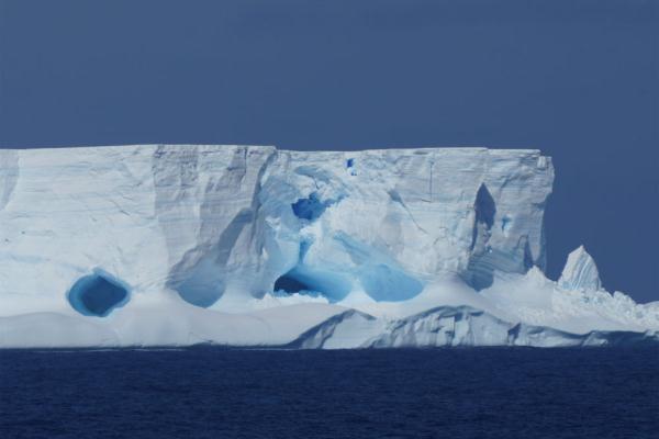 面积超4000平方公里！南极洲诞生世界最大冰山
