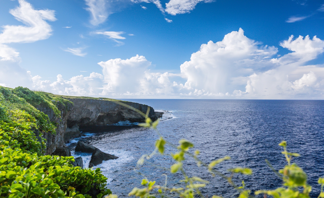塞班岛是北马里亚纳群岛联邦首府，面积185平方公里