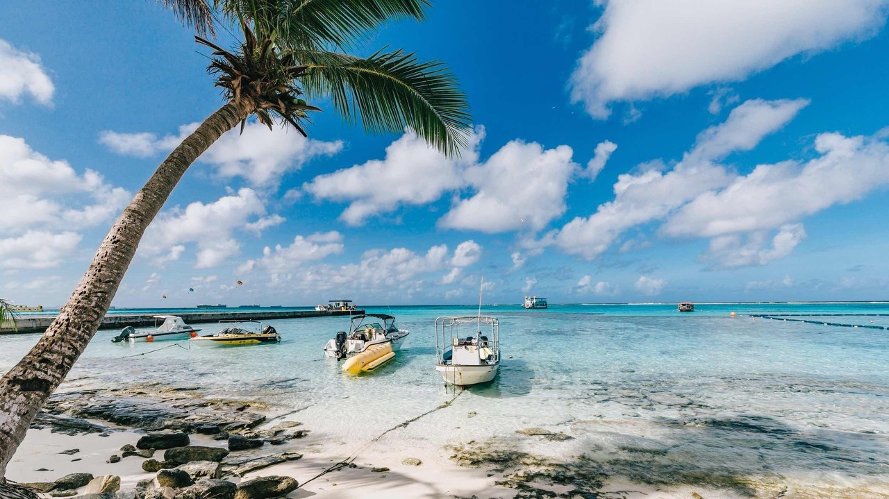 塞班岛是北马里亚纳群岛联邦首府，面积185平方公里