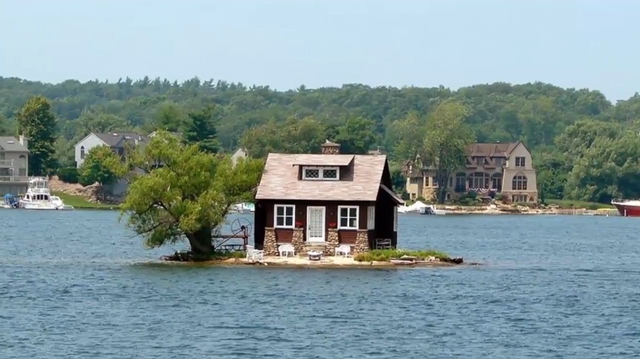 世界上最小的岛，岛上只有一个房子和一棵树，却横跨美国加拿大！