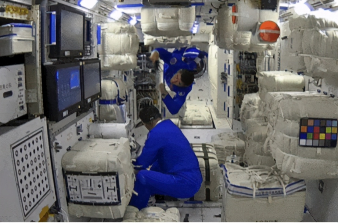 很多人好奇：航天员在空间站如何洗澡？到处有监控不怕隐私泄露吗