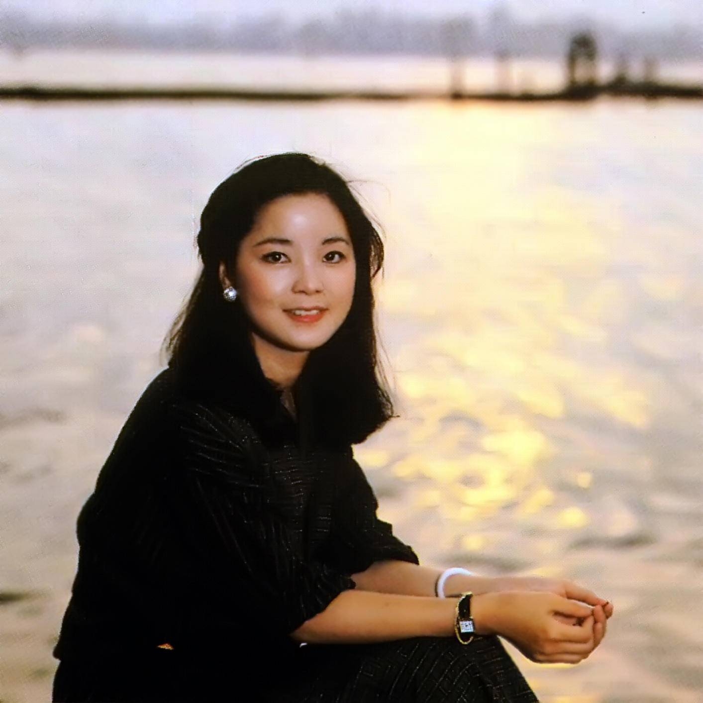 1995年，邓丽君泰国离奇死亡，身边无一亲人，死前痛苦喊“妈妈”