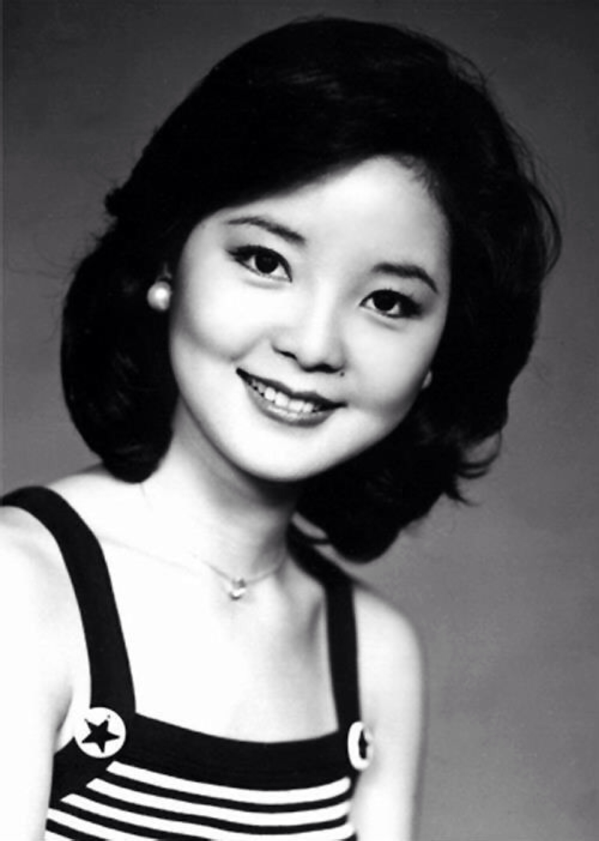 1995年，邓丽君泰国离奇死亡，身边无一亲人，死前痛苦喊“妈妈”