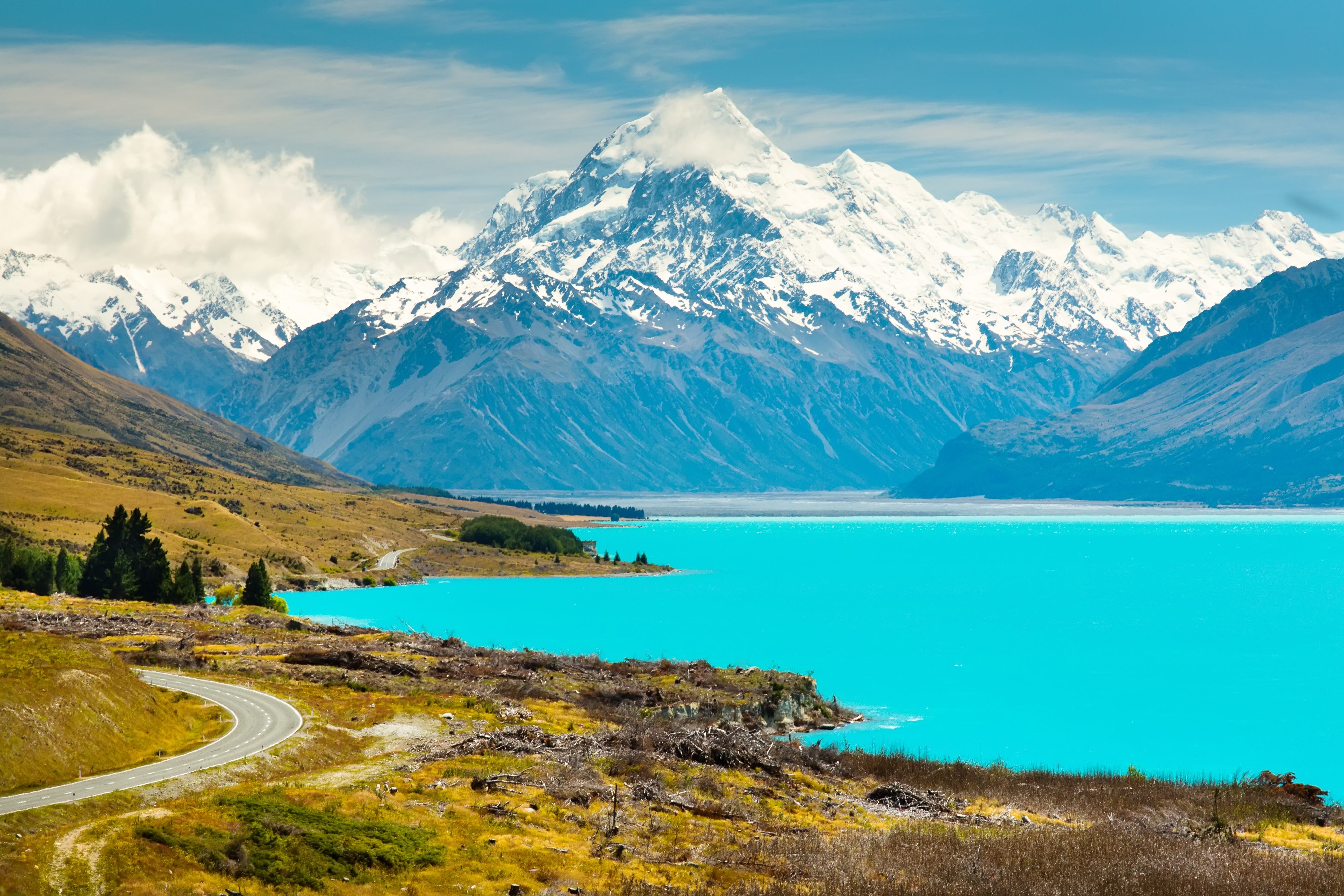 绵延数百千米的南阿尔卑斯山脉，是新西兰南岛的“白色脊梁”