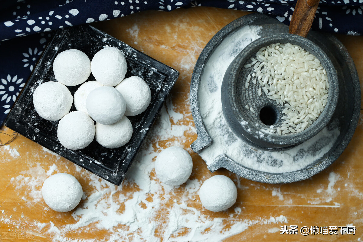 在家自制手工米粉,自己在家手工制作米粉,纯手工米粉制作_大山谷图库
