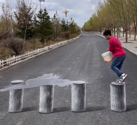 农村小伙“3D立体画”吓呆路人，震惊3亿老外，这种路你敢走吗？