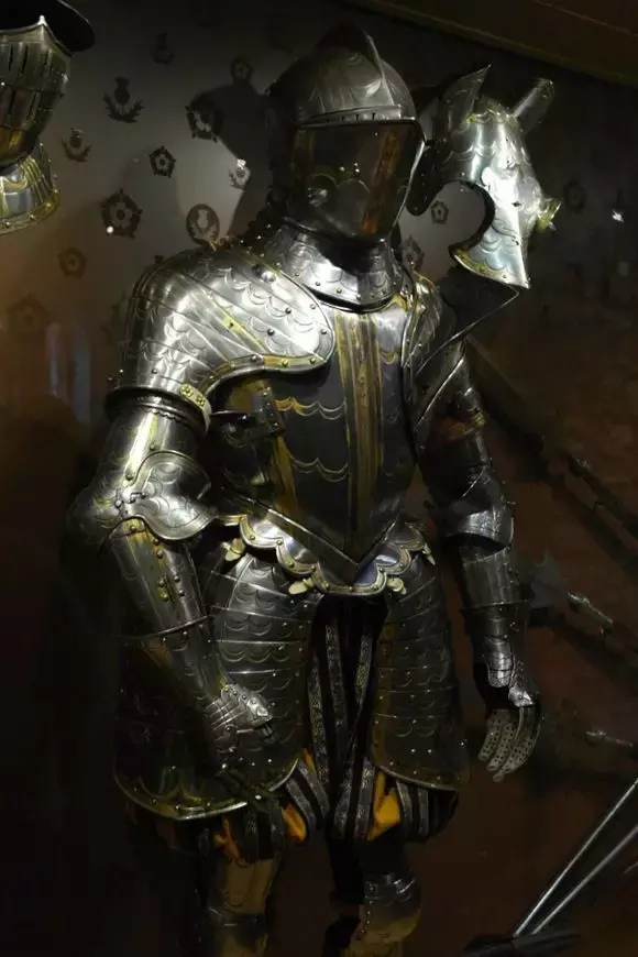 游戏里的那些炫酷盔甲在现实中能实战吗？