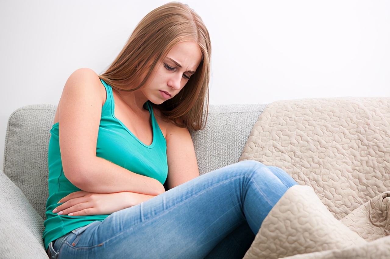 小腹疼痛怎么回事（女人下腹疼痛是什么原因？这5个疾病，都值得怀疑） | 说明书网