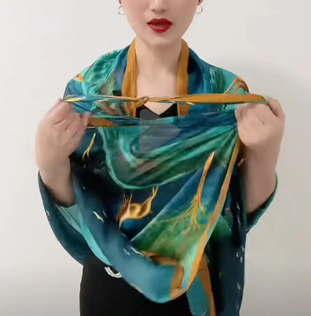 一条丝巾N种时髦系法，这个秋天美翻了-服装潮流搭配-CFW服装设计网