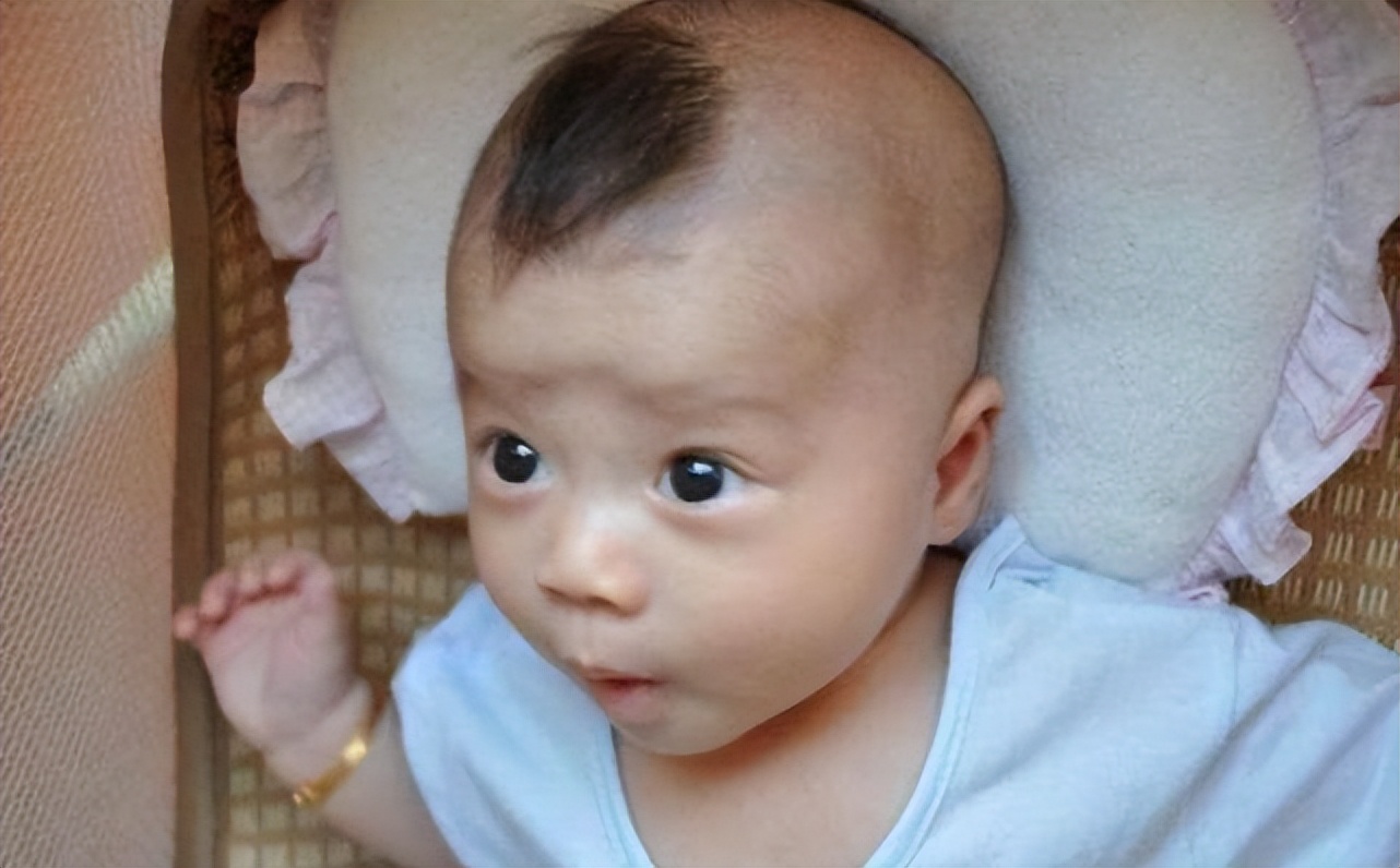 婴儿掉头发是什么原因（新生儿要不要剃）-幼儿百科-魔术铺
