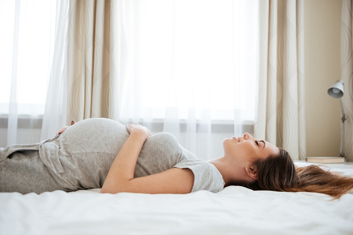 孕妇睡觉姿势有讲究：要知晓“两睡两不睡”，胎儿在肚子里更安全 - 知乎