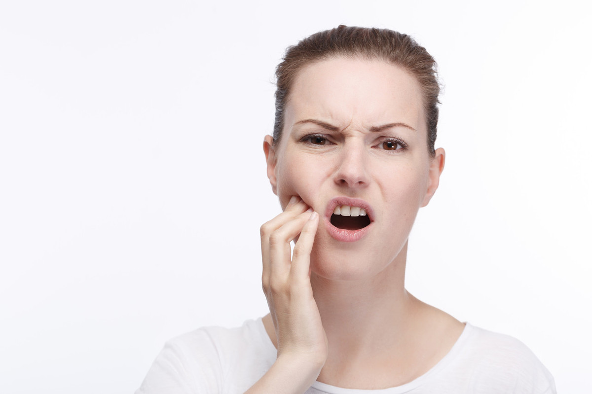 牙龈癌的早期三大症状（牙龈癌的早期症状有哪些？这几件小事千万不要忽视）