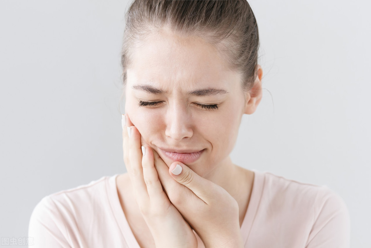 牙疼是怎么回事（牙齿疼痛是怎么回事？原因不外乎这3个，赶紧上牙科查清楚）