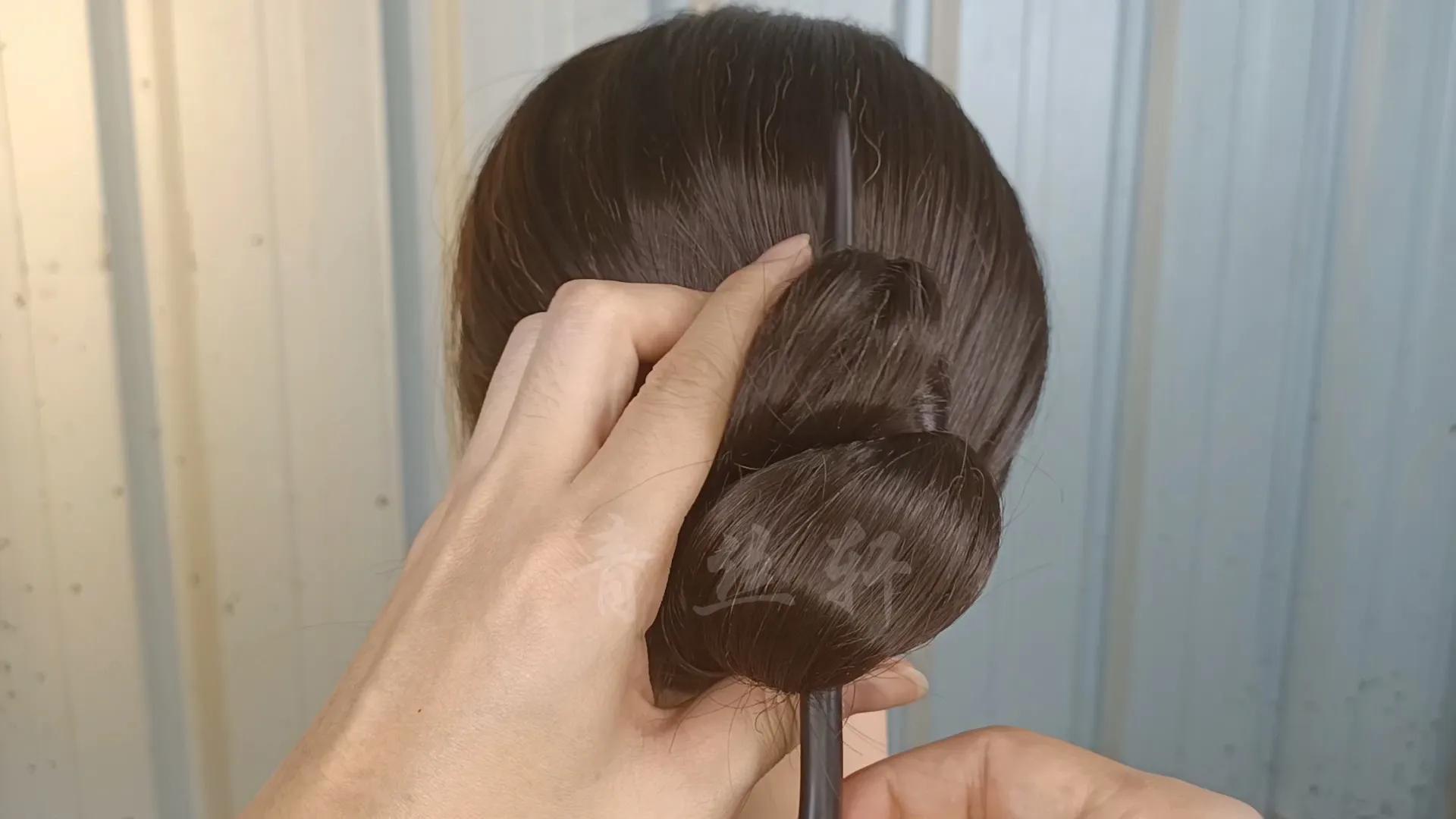 怎样盘头发好看，怎样盘头发最简单最好看？