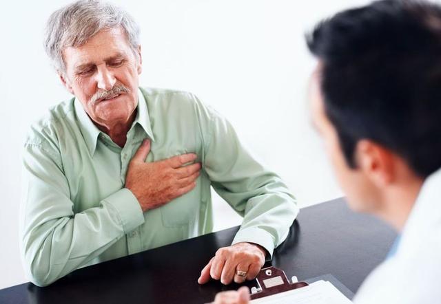 右胸疼是怎么回事有什么预兆（右胸上方隐隐作痛，是肺结节恶化了？提醒：或许可能是这6种情况）
