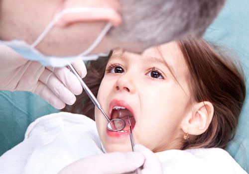 儿童蛀牙怎么治疗（儿童蛀牙，这3种治疗方法要清楚，可别拖延治疗）-第1张图片-冰筹网