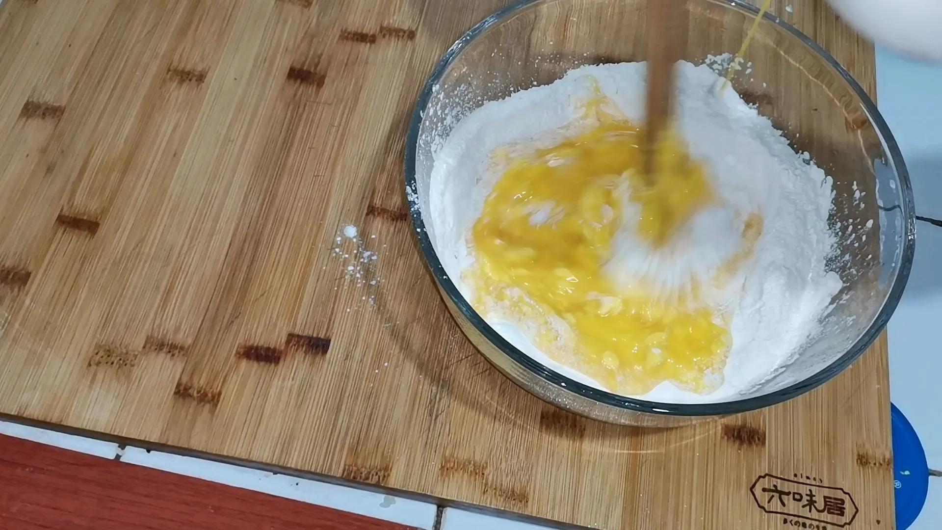 葱花鸡蛋饼面糊怎么调，葱花鸡蛋饼的制作方法 - 家酷网