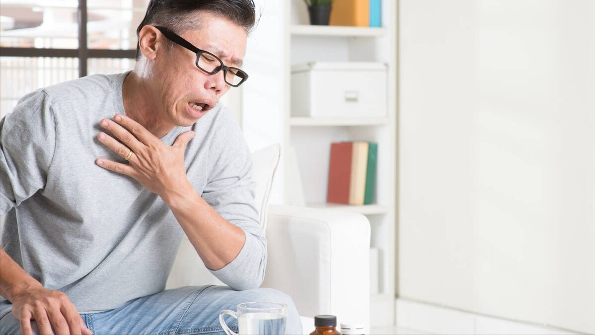 胸部疼痛怎么回事儿（胸前疼痛不一定是“心脏疼”！当心4种疾病惹的祸，教你一招辨别）