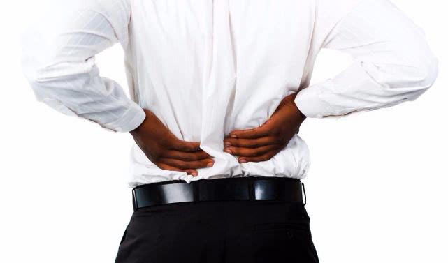 右侧腰疼怎么回事如何缓解（腰部疼痛4个原因，我们用4个方法缓解，快来学习一下吧）