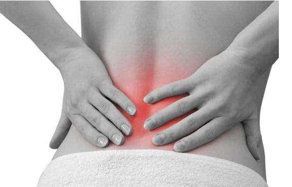 右侧腰疼怎么回事如何缓解（腰部疼痛4个原因，我们用4个方法缓解，快来学习一下吧）