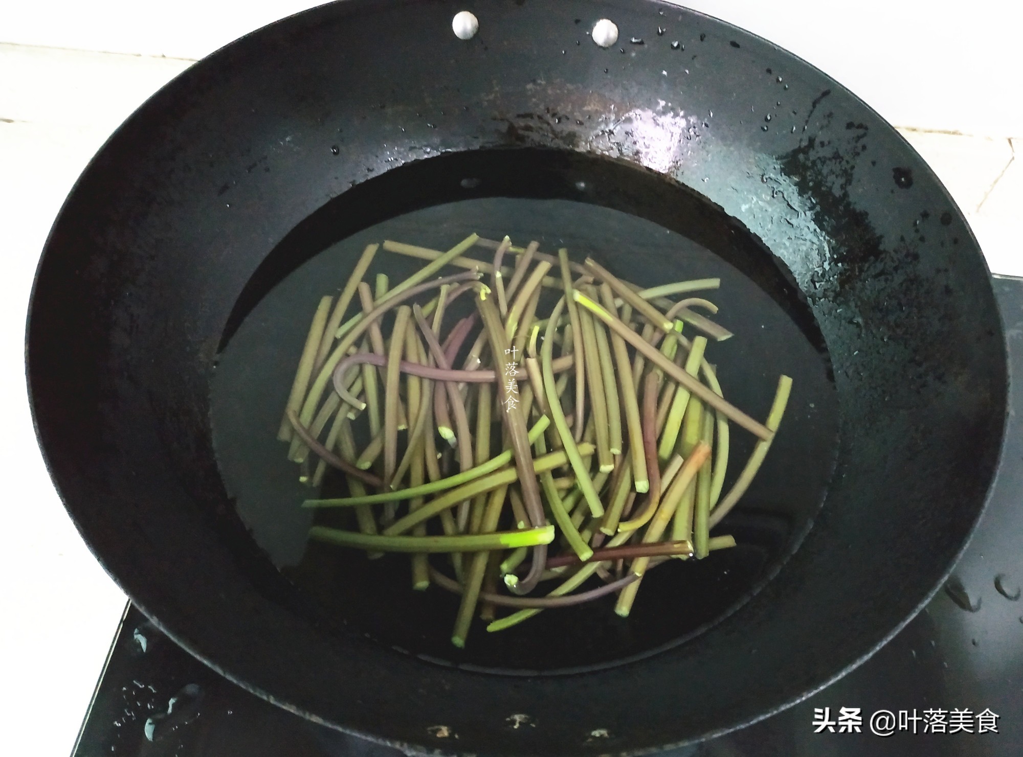 蒜茸蕨菜怎么做_蒜茸蕨菜的做法_豆果美食
