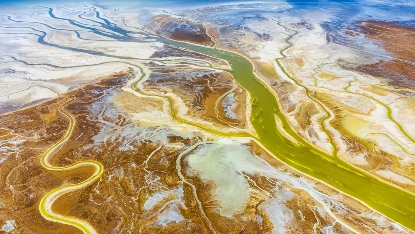 中国最大的盐湖，不只有“天空之镜”